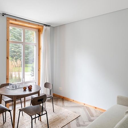 Uz Juru Mariu Apartman Juodkrantė Szoba fotó