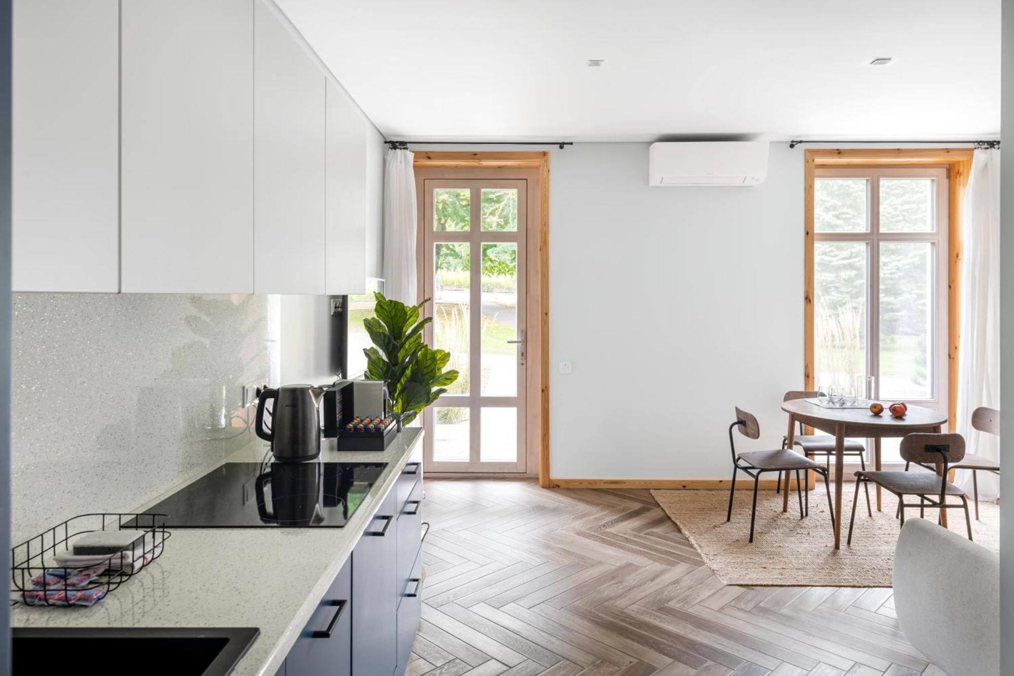 Uz Juru Mariu Apartman Juodkrantė Szoba fotó