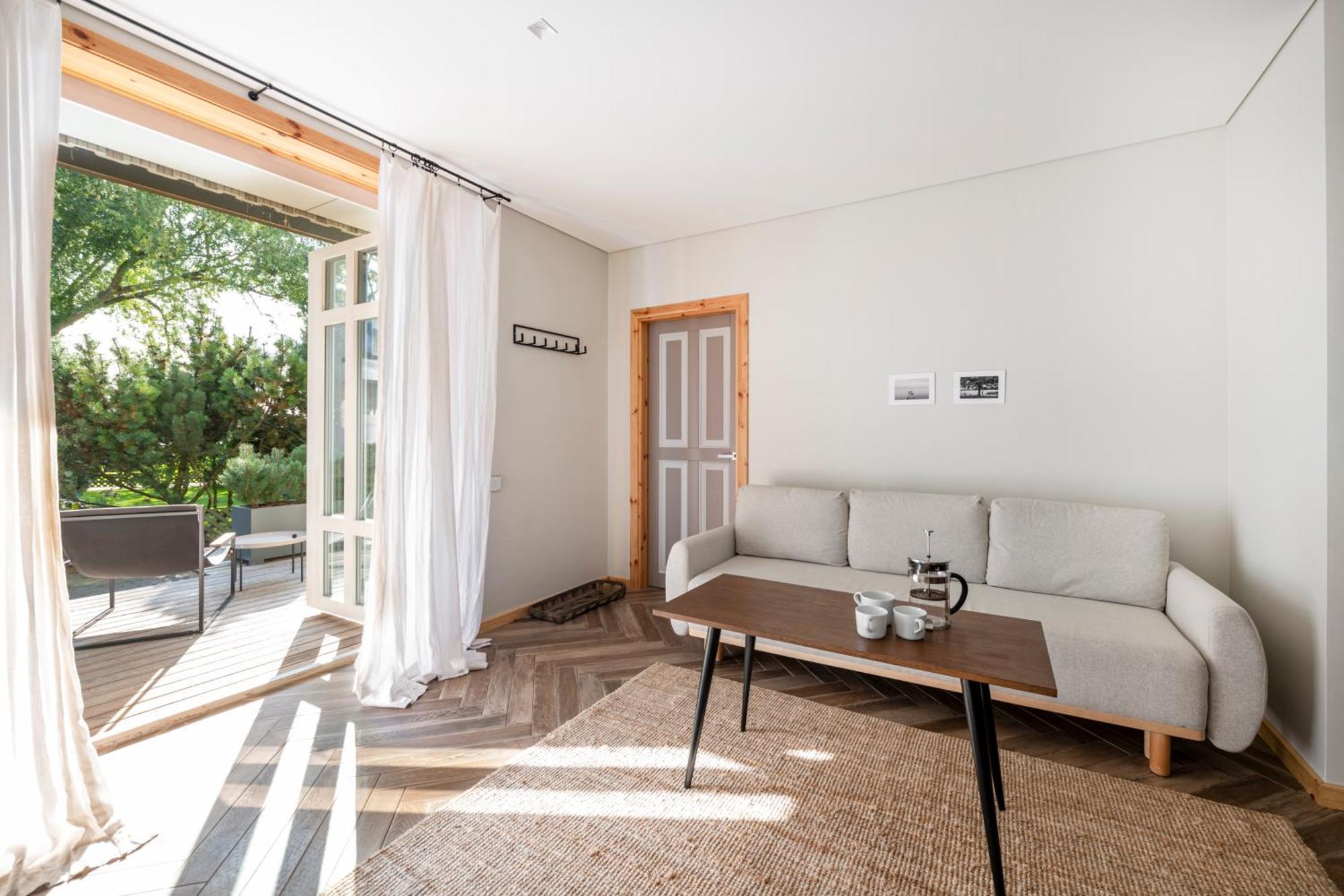 Uz Juru Mariu Apartman Juodkrantė Szoba fotó